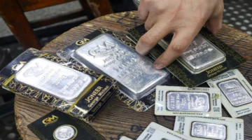 رقم تاريخي جديد.. سعر الفضة يتجاوز حاجز 75 دولاراً للمرة الأولى عالمياً